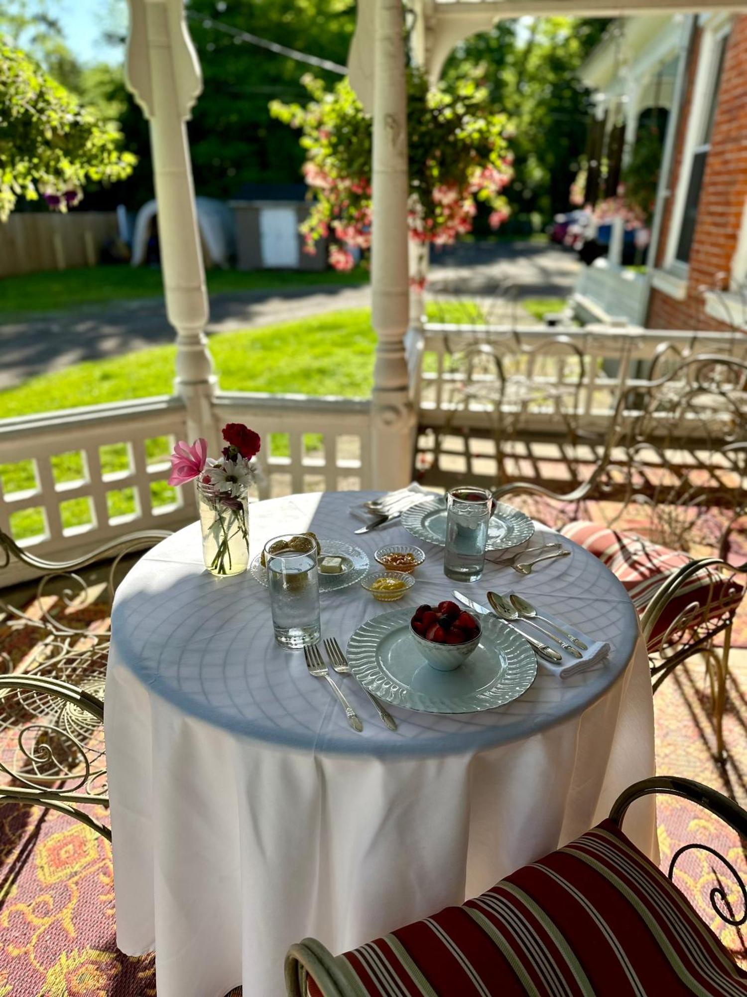 The Edwards Waterhouse Inn Fredonia Bagian luar foto