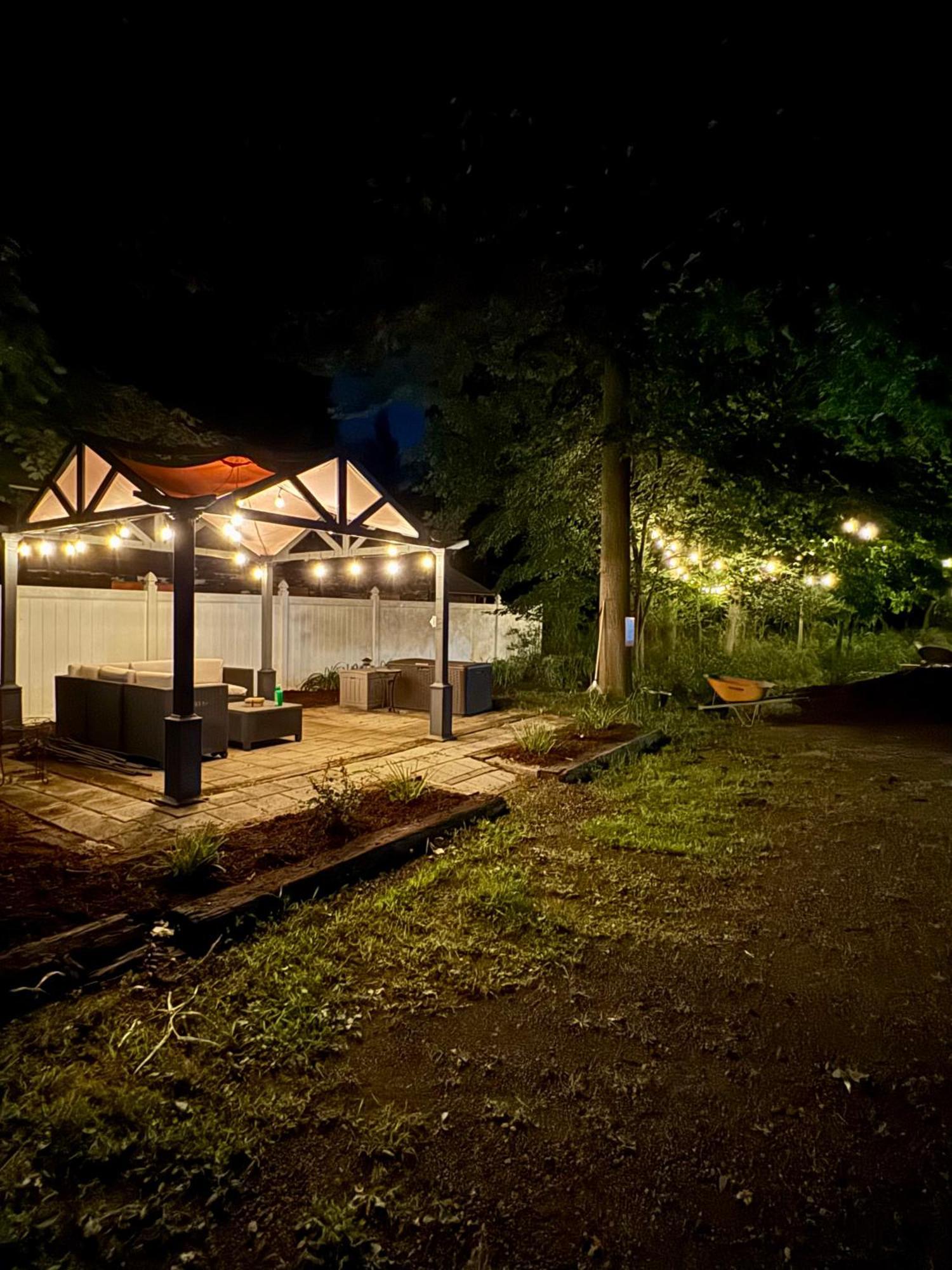 The Edwards Waterhouse Inn Fredonia Bagian luar foto