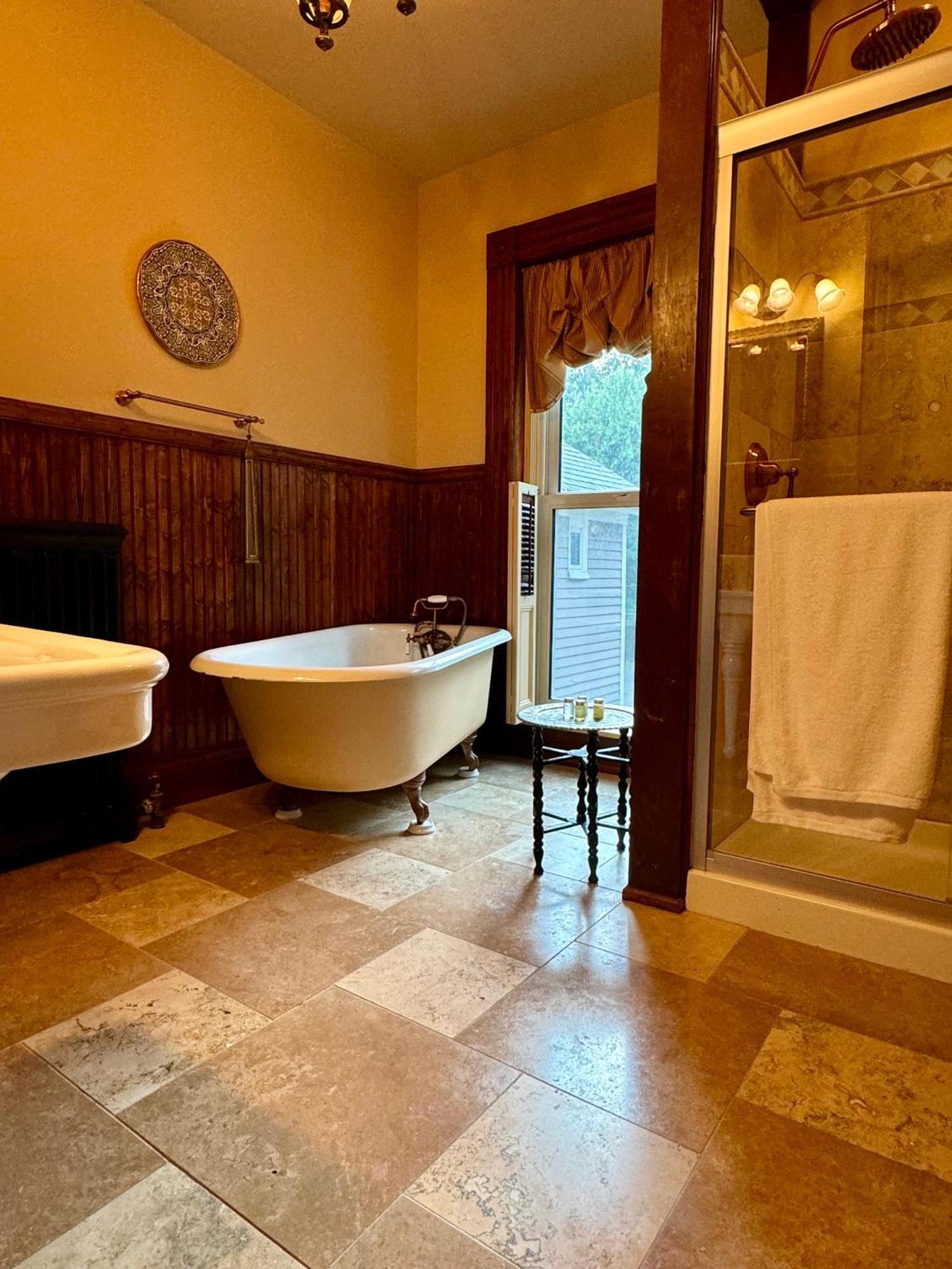 The Edwards Waterhouse Inn Fredonia Bagian luar foto