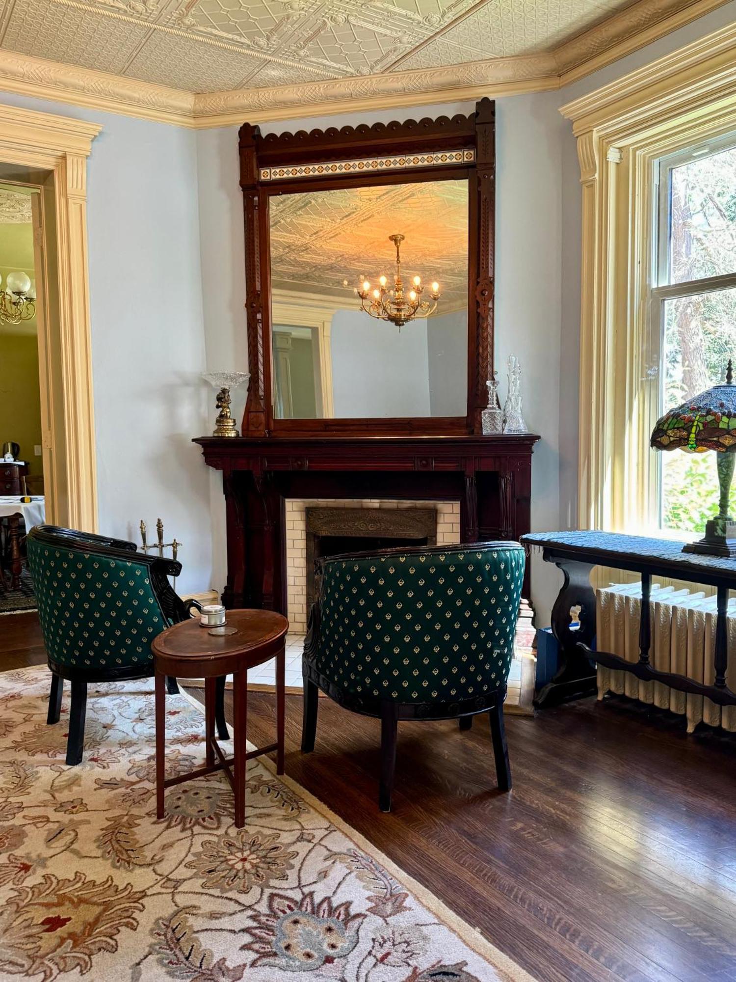The Edwards Waterhouse Inn Fredonia Bagian luar foto
