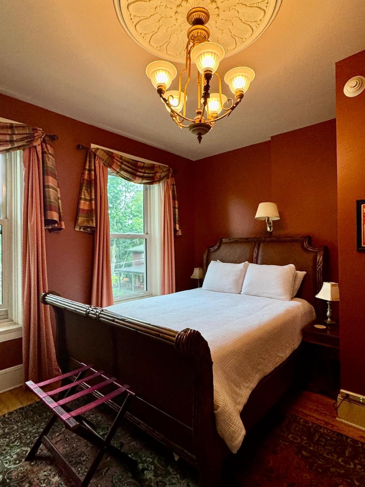 The Edwards Waterhouse Inn Fredonia Bagian luar foto