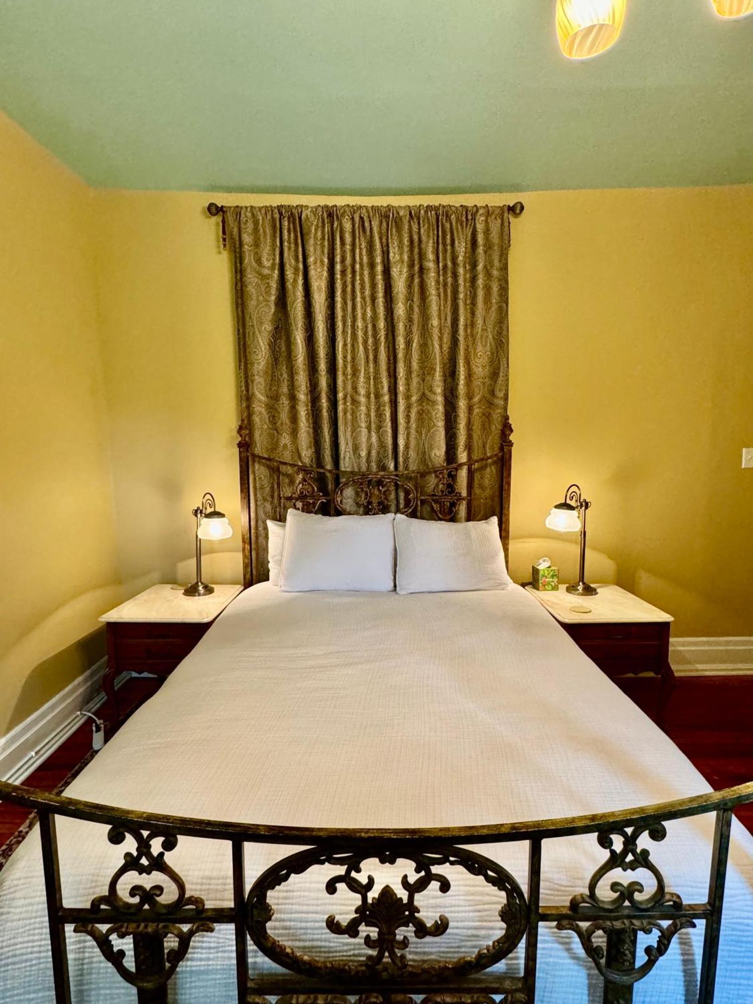 The Edwards Waterhouse Inn Fredonia Bagian luar foto
