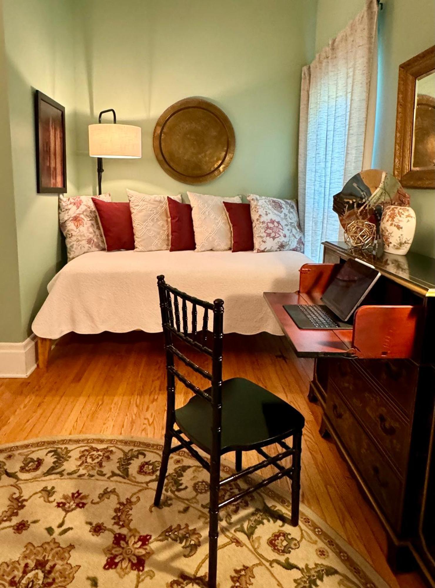 The Edwards Waterhouse Inn Fredonia Bagian luar foto