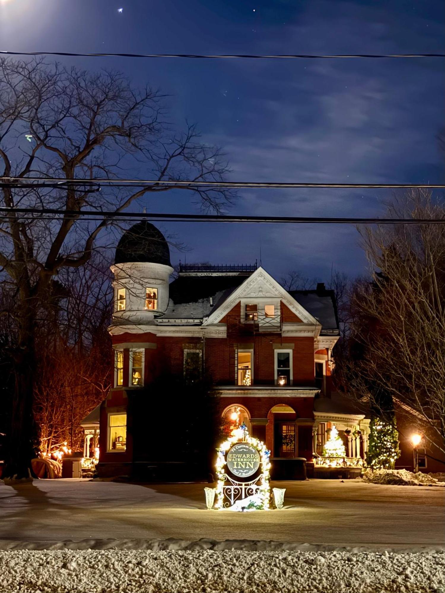 The Edwards Waterhouse Inn Fredonia Bagian luar foto